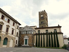 Altopascio, S. Jacopo Maggiore kirke ved siden af ​​rådhuset