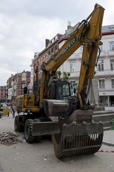 File:An excavator in Brussels (5771065987).jpg