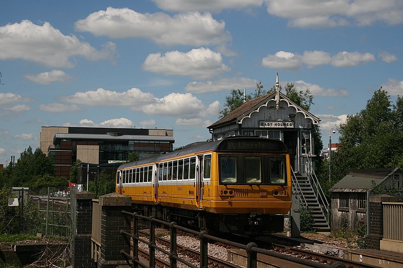 File:Ancient and modern-'Pacer' unit 142056 approaches Lincoln, July 4, 2008 - panoramio.jpg