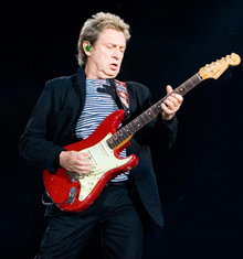 Andy Summers Marseille 2008.png