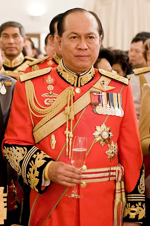 Anupong Paochinda (in 1st Infantry Regiment's royal guard uniform)