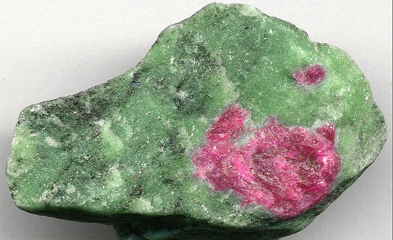 File:Anyolite (corundum-amphibole zoisitite) (Neoproterozoic; Mundarara Mine, about 27 km west of Longido, Tanzania) 1 (15098298782).jpg
