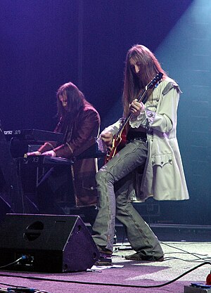 Sverd (kiri) dengan Arcturus gitaris Merobek Moren