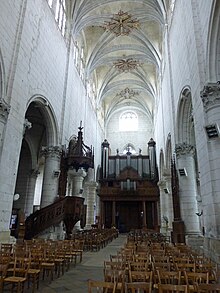 Fichier:Auxerre-Eglise_Saint-Pierre_(7).jpg