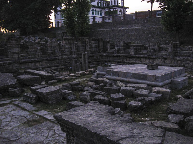 File:Avantiswamin Temple in Kashmir 12.jpg