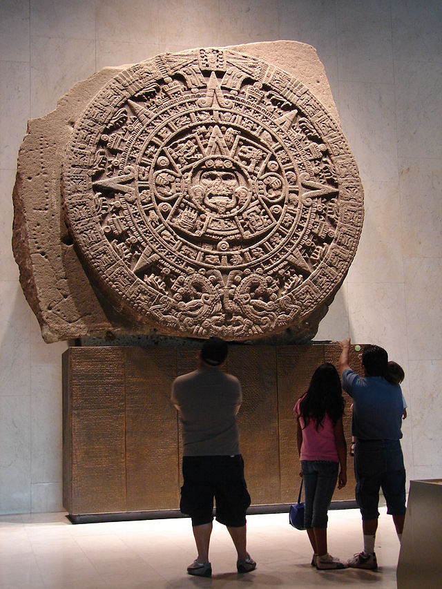 Ацтекський Камінь Сонця в Національному музеї антропології, Мехіко