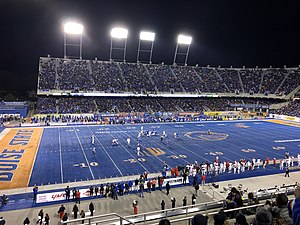 Albertsons Stadium v ​​listopadu 2018 na zápas mezi Boise State a Fresno State