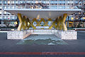 Deutsch: Bushaltestelle Königsworther Platz, von Ettore Sottsass gestaltet im Rahmen des Kunstprojektes BUSSTOPS, am Königsworther Platz im Stadtteil Mitte von Hannover. English: Bus station Koenigsworther Platz, designed by Ettore Sottsass as part of the BUSSTOPS art project. The station is located at Koenigsworther Platz square in Mitte quarter of Hannover, Germany.