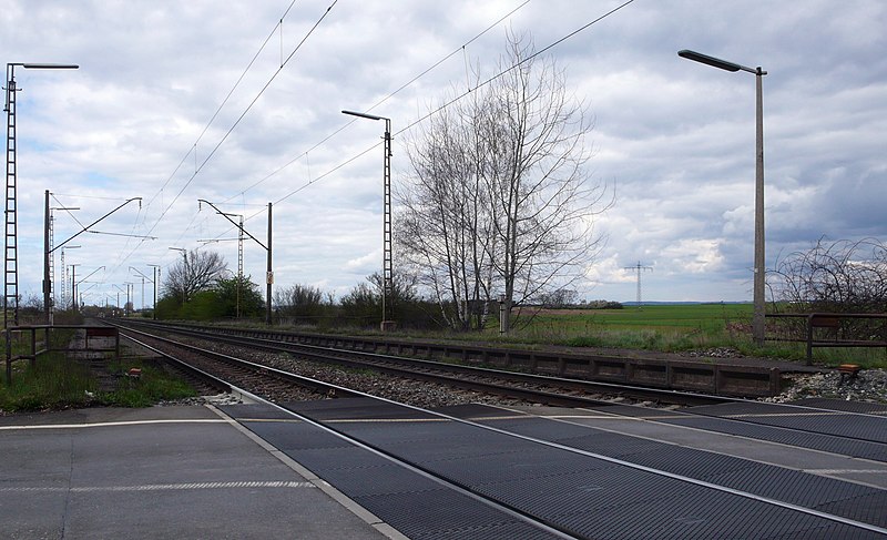 File:Bahnhof Großgründlach Bahnsteig 2.jpg