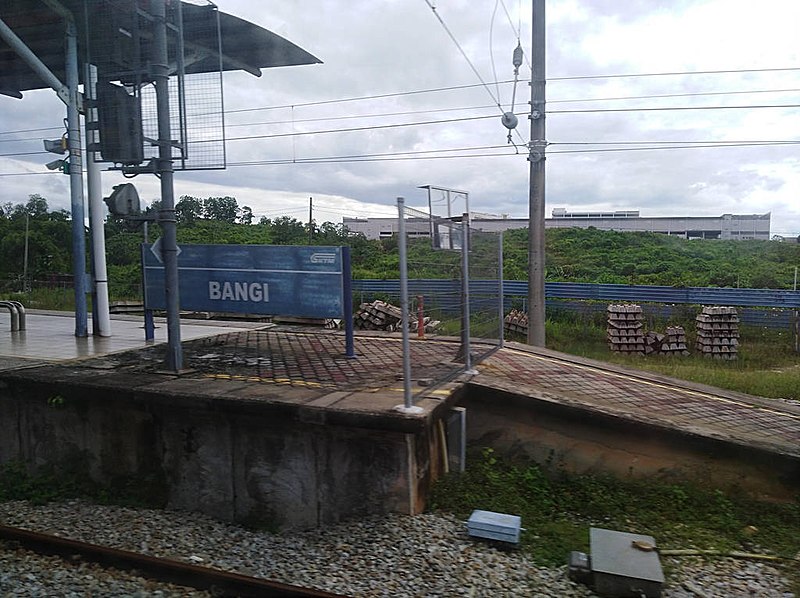 File:Bangi and a mall.jpg