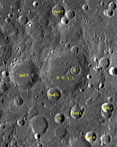 Carte des cratères du satellite Bell.jpg