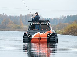 На плаву с открытым люком