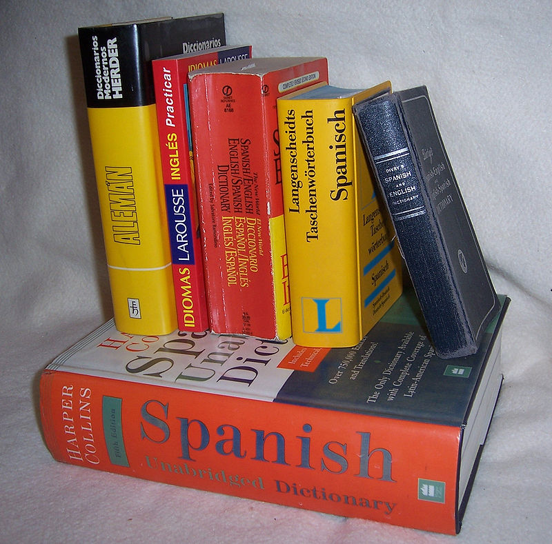 https://upload.wikimedia.org/wikipedia/commons/thumb/1/15/BilingualDictionaries.jpg/800px-BilingualDictionaries.jpg