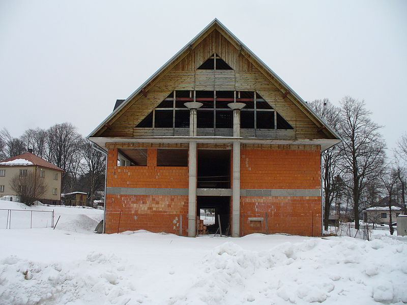 File:Boční stěna západ I. - škola Pohled - okr. Havlíčkův Brod.JPG