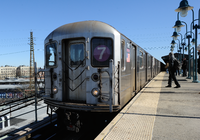 Boarding the New York City MTA 7 subway.png