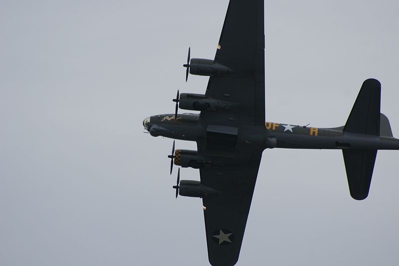 File:Boeing B-17 Flying Fortress - Flickr - p a h.jpg