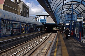 Bow Church DLR-stasjon MMB 03.jpg