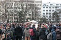 Čeština: Demonstrace na Moravském náměstí v Brně. Protest se konal na podporu souběžných demonstrací na Slovensku proti slovenské vládě v návaznosti na vraždu novináře Jána Kuciaka a další vývoj událostí, navíc i k vyjádření nesouhlasu s projevem poslance Zdeňka Ondráčka (KSČM), s projevy nesnášenlivosti a popírání holocaustu ze strany místopředsedy Poslanecké sněmovny Tomia Okamury (SPD) a s slovním napadáním žurnalistů prezidentem Milošem Zemanem. ([128], [129])