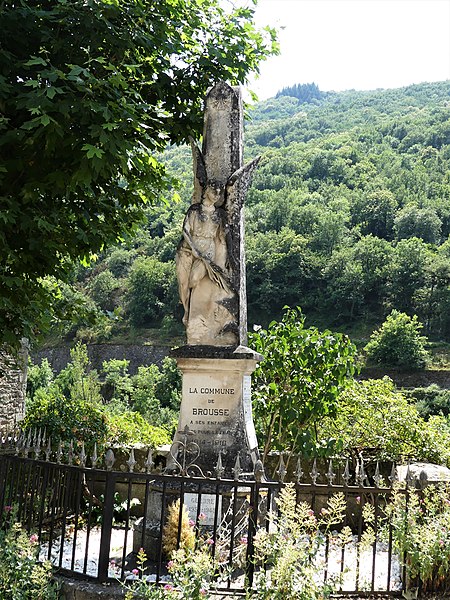 File:Brousse-le-Château monument aux morts.jpg