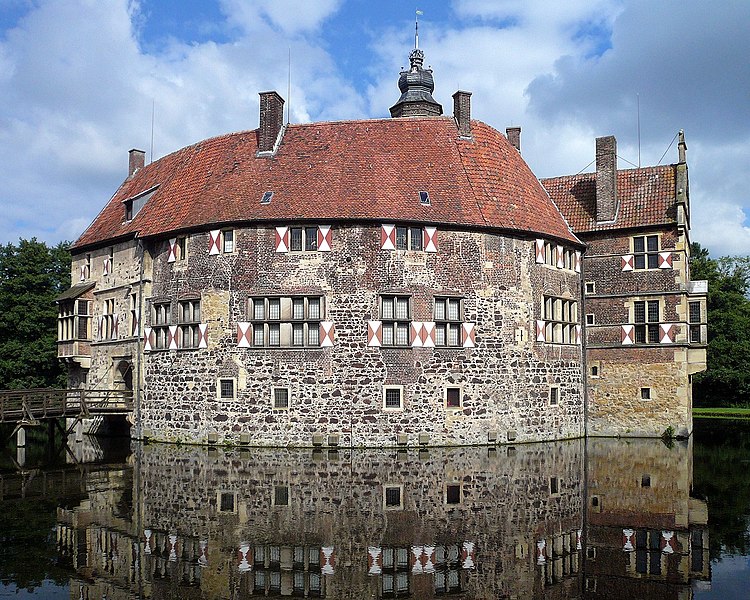 File:Burg Vischering bei Lüdinghausen, 3.jpg