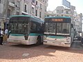 Un bus de la ligne 7 et un bus de la ligne 19 à la Place Maréchal en pleins travaux.