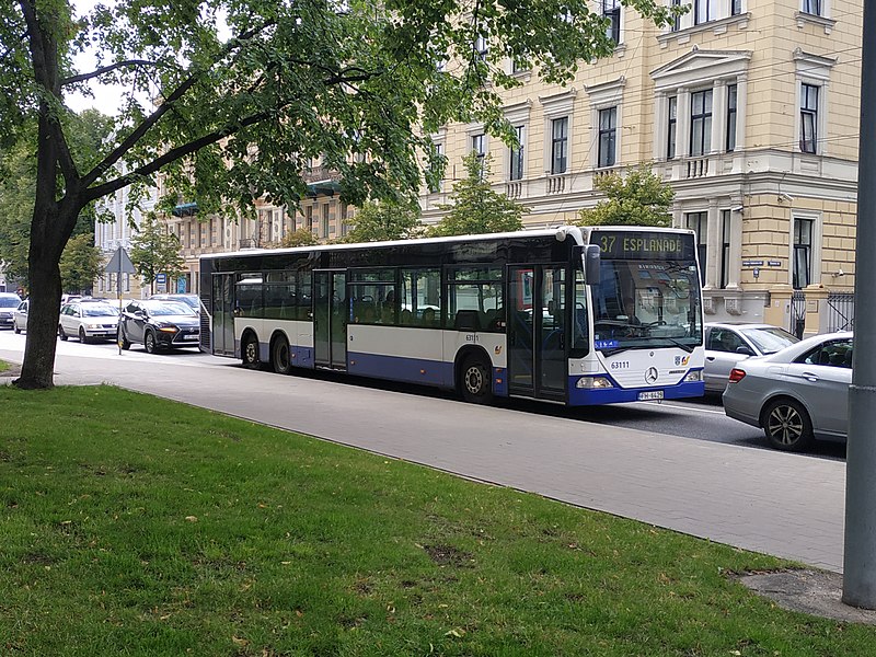 File:Bus in Riga, Mercedes-Benz Citaro L n°63111.jpg