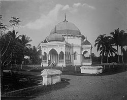 Binjain moskeija 1890