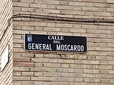 Español: Letrero de la esquina de la calle del General Moscardón con la calle de la Basílica