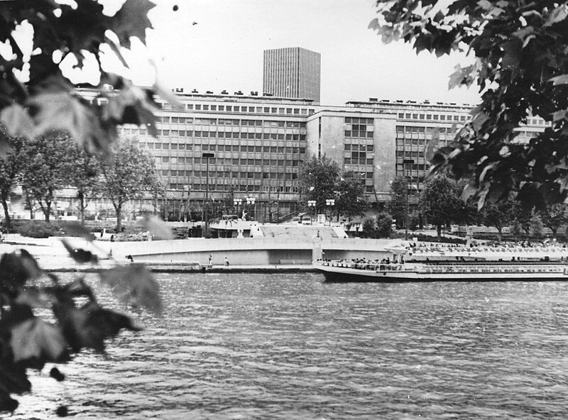 File:Campus universitaire de Jussieu, Paris 1981.jpg