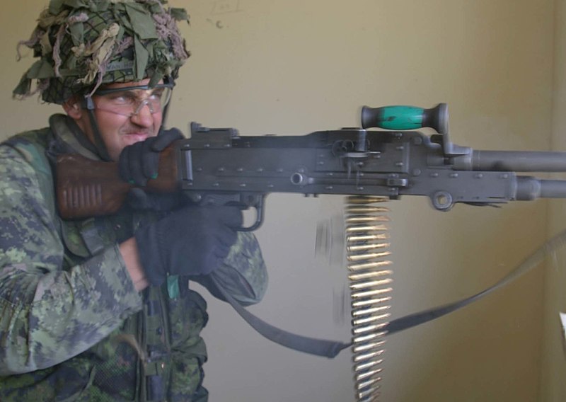 File:Canadian Soldier C6 Machine Gun.jpg