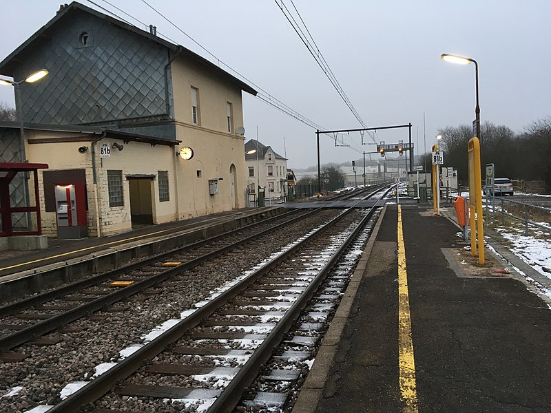 File:Capellen railway station 1.jpg