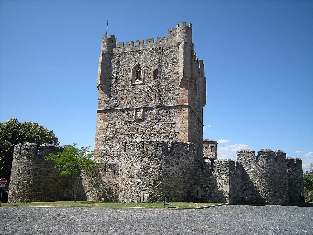 Castelo de BraganÃ§a.jpg