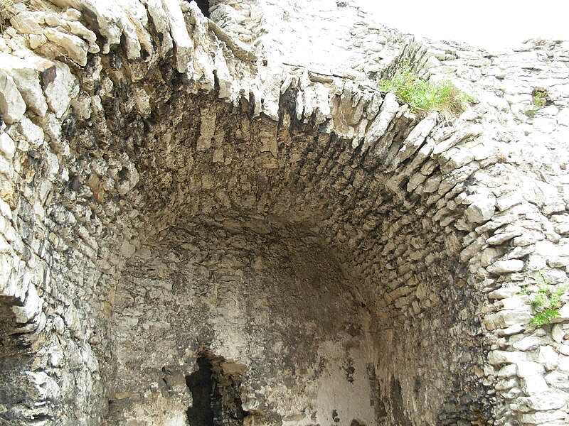 File:Castle in Ogrodzieniec - 51.JPG