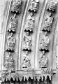 Cathédrale Notre-Dame - Portail central de la façade nord (portail de saint Calixte). Voussures de gauche - Evêques et prélats - Reims - Médiathèque de l'architecture et du patrimoine - APMH00016979.jpg