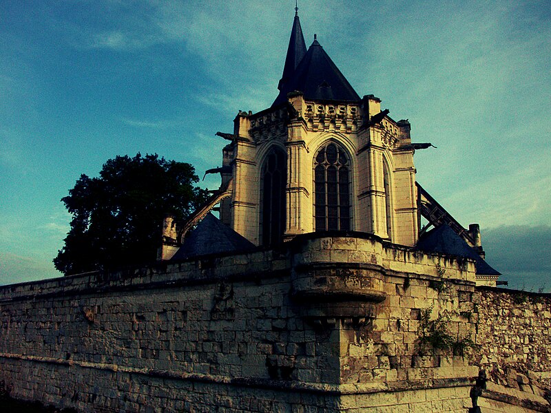 File:Château de Champigny sur Veude.jpg