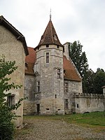 Avluda Château de Goulens-kule 01.jpg