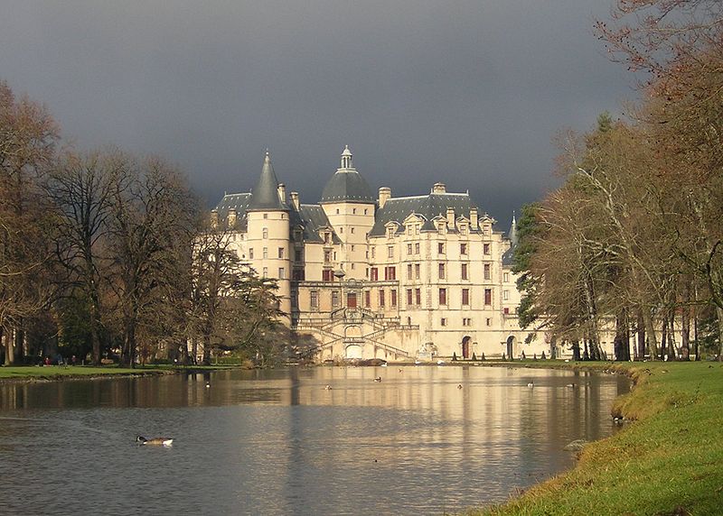 File:Château vizille1.jpg