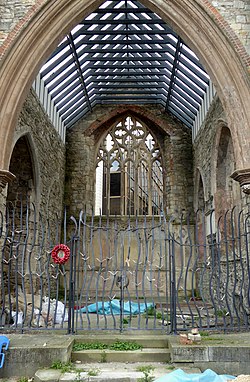 Chancel of Holyrood Church, Southampton.jpg