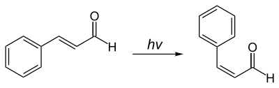 Fotochemische isomerisatie van kaneelaldehyde