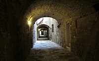 Une rue couverte de Colle di Val d'Elsa (Italie).