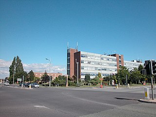 <span class="mw-page-title-main">Ellesmere Port Council Offices</span> Municipal building in Ellesmere Port, Cheshire, England