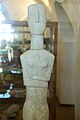Cycladic female figurine 2800-2300 BC, AM Naxos (03 7), 143153.jpg