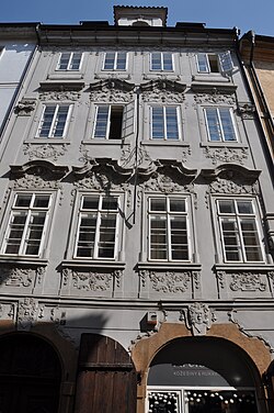 Dům-U-Dvou-černých-hlav(Prague433-I)2011.jpg