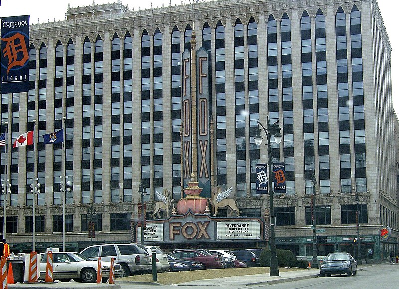 https://upload.wikimedia.org/wikipedia/commons/thumb/1/15/Detroitfox3.jpg/800px-Detroitfox3.jpg