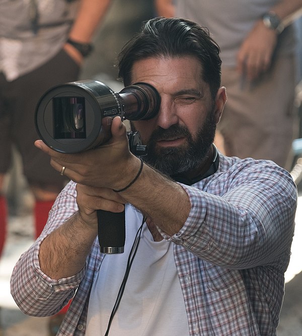 Pearce filming Hotel Artemis in 2017