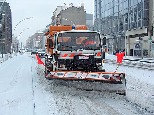 Driver to snowplow to_smile, France