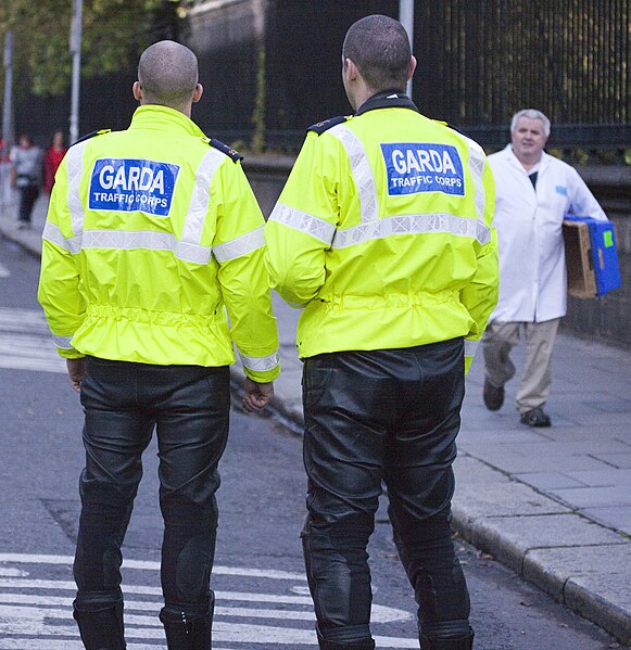 File:Dublin Marathon 2009 (4047079200).jpg