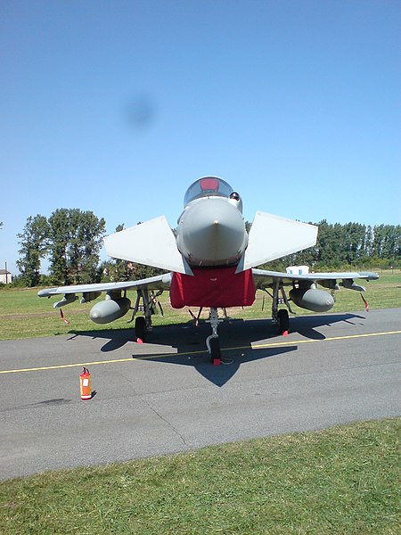 File:EF-2000 Typhoon (Great Britain) 2009 - panoramio - nikola048.jpg