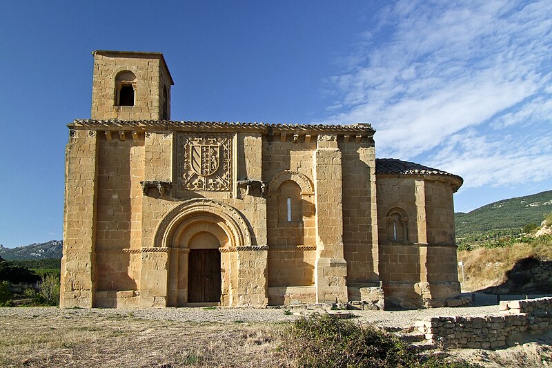 File:Ermita de Santa María de la Piscina-Peciña-15737.jpg