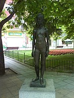 Estatua de la niña María Pía en la Plaza de San Juan de Valladolid (1998)